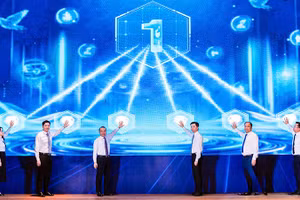 Đại diện Trung ương Đoàn, Trung ương Hội Sinh viên Việt Nam và các đơn vị liên quan thực hiện nghi thức khởi động Cuộc thi.