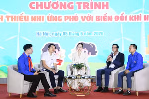 Các đại biểu thảo luận, chia sẻ ý kiến về chủ đề của chương trình.