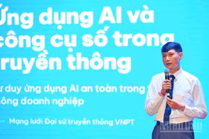 Các diễn giả trình bày chuyên đề về ứng dụng công cụ số tại chương trình tập huấn.