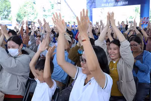 Đông đảo thanh niên công nhân và con em đến với Ngày hội.