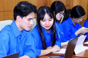 Đoàn viên, thanh niên tranh tài hưởng ứng ngay sau lễ khai mạc cuộc thi.