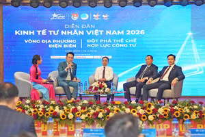 Đại diện chính quyền địa phương, nhà hoạch định chính sách, chuyên gia và doanh nhân trẻ tham gia đối thoại.