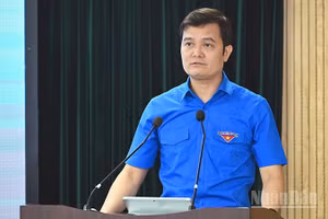 Đồng chí Bùi Quang Huy phát biểu ý kiến tại hội nghị. (Ảnh: LINH PHAN)