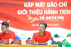 Các đồng chí chủ trì chương trình gặp mặt báo chí về Hành trình.