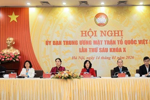 Các đồng chí chủ trì hội nghị.