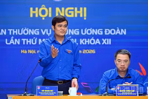 Bí thư thứ nhất Trung ương Đoàn Bùi Quang Huy (bên trái) điều hành Hội nghị.