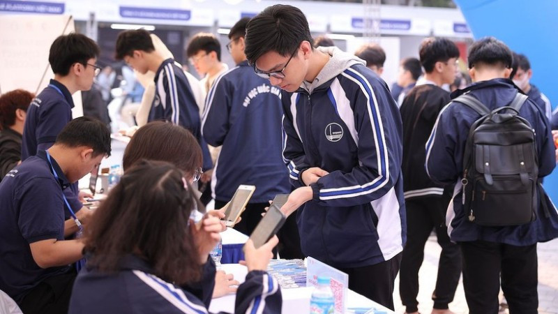 Xây dựng đại học số, nâng cao chất lượng đào tạo Sinh viên Trường đại học Công nghệ, Đại học Quốc gia Hà Nội.