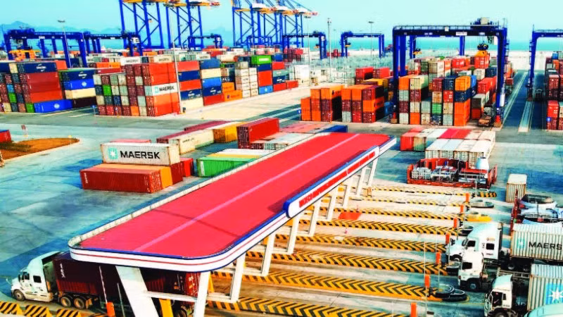 Hoạt động tại Cảng container quốc tế Hateco Hải Phòng diễn ra tấp nập, thông suốt những ngày đầu Xuân Bính Ngọ 2026. (Ảnh XUÂN TRƯỜNG)