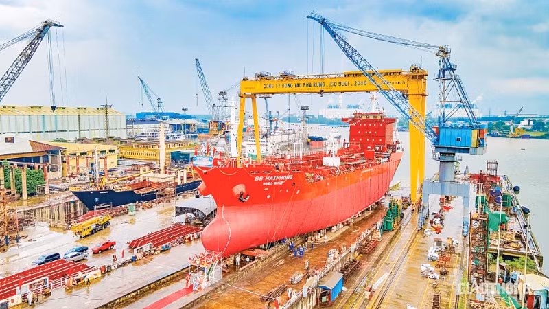 Ngành công nghiệp đóng tàu Việt Nam hiện xếp thứ bảy trên thế giới về năng lực đóng tàu. 