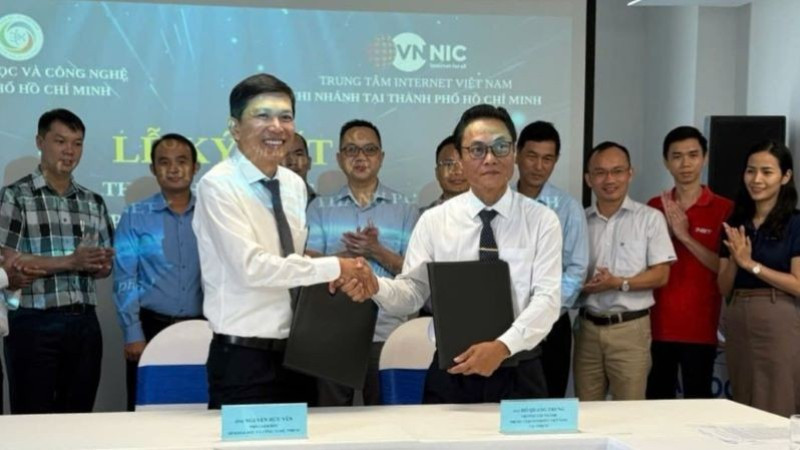 Sở Khoa học và Công nghệ Thành phố Hồ Chí Minh và Chi nhánh Trung tâm Internet Việt Nam tại Thành phố Hồ Chí Minh ký kết thỏa thuận hợp tác.