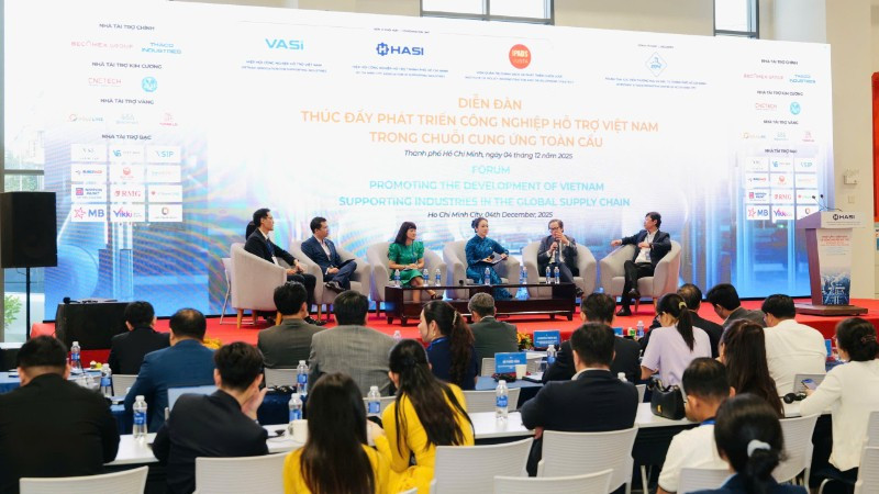 Một phiên tọa đàm chính tập trung vào giải pháp tham gia chuỗi cung ứng toàn cầu tại diễn đàn. 