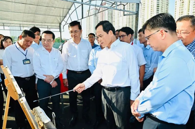 Bí thư Thành ủy Thành phố Hồ Chí Minh Trần Lưu Quang khảo sát tiến độ loạt dự án ở Trường đua Phú Thọ. (Ảnh: VIỆT DŨNG/SGGP)