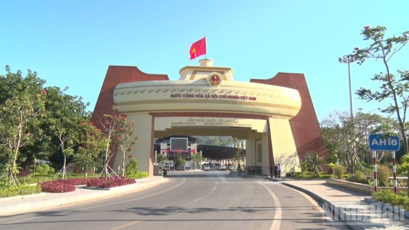 Cửa khẩu quốc tế Lao Bảo, nơi xây dựng Khu kinh tế thương mại xuyên biên giới Lao Bảo-Densavan.