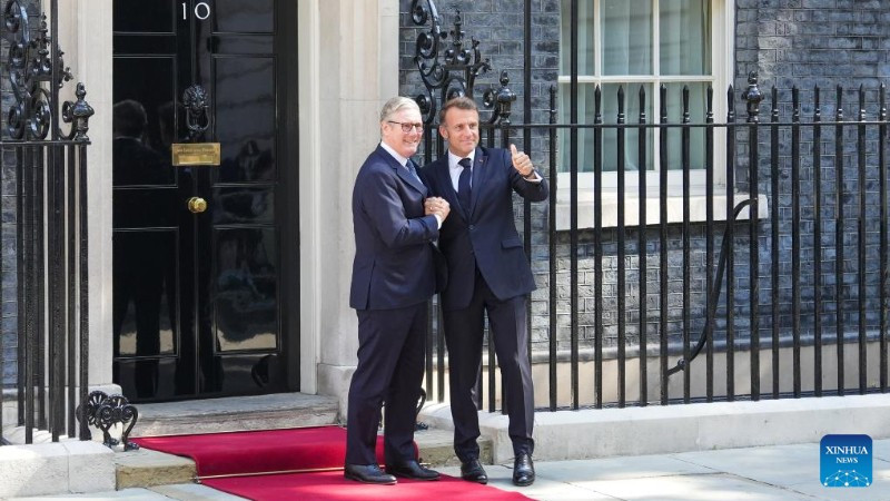 Thủ tướng Anh Keir Starmer và Tổng thống Pháp Emmanuel Macron, ảnh chụp ngày 10/7/2025 tại London. (Ảnh: Xinhua)