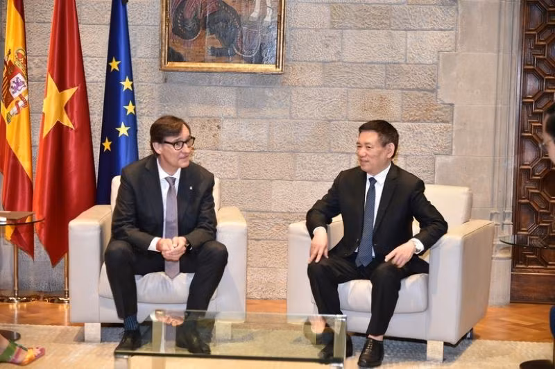 Phó Thủ tướng Hồ Đức Phớc gặp với Chủ tịch Vùng Catalonia Salvador Illa. (Ảnh: VGP/Trần Mạnh)