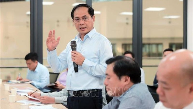 Phó Thủ tướng Bùi Thanh Sơn, Trưởng ban Chỉ đạo "Hội chợ Mùa Thu 2025" phát biểu chỉ đạo. (Ảnh: An Đăng/TTXVN)