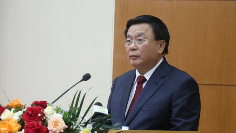 GS.TS Nguyễn Xuân Thắng Ủy viên Bộ Chính trị, Giám đốc Học viện Chính trị quốc gia Hồ Chí Minh, Chủ tịch Hội đồng Lý luận Trung ương phát biểu đề dẫn tại hội thảo.