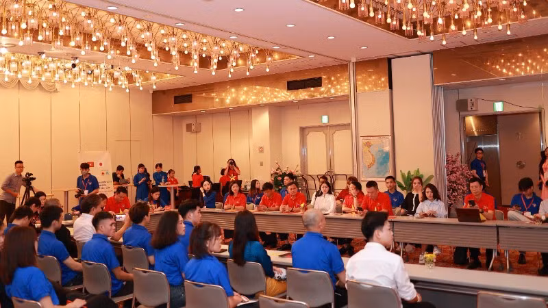 Diễn đàn có sự tham gia của gần 200 đại biểu là thanh niên, sinh viên, doanh nhân trẻ, trí thức và đại diện các hội đoàn người Việt tại nhiều tỉnh, thành của Nhật Bản và 10 đại biểu thanh niên đến từ Việt Nam.