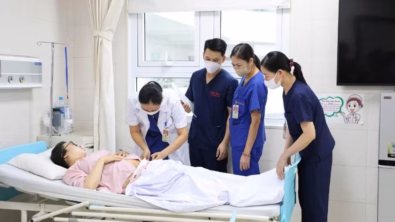 Sản phụ P.T.N.A được chăm sóc và theo dõi sức khỏe sau sinh tại Bệnh viện Sản Nhi tỉnh Phú Thọ.