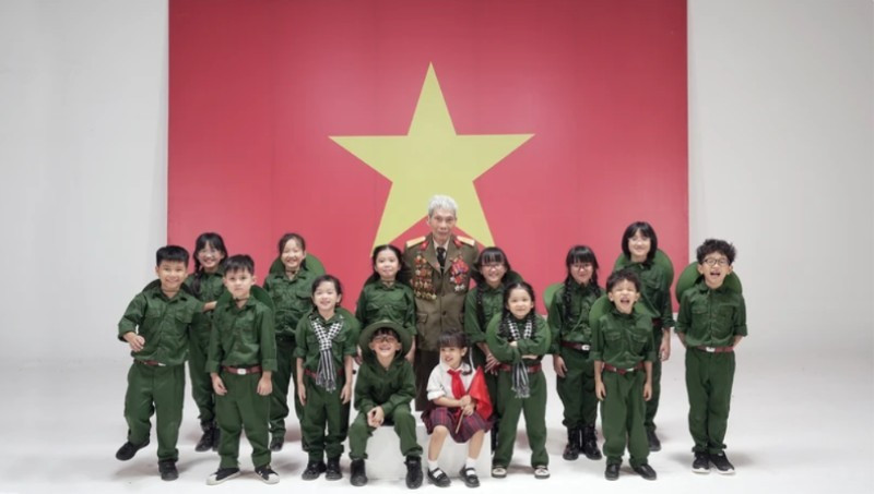 Những nhân vật chính xuất hiện trong MV "Em bé Việt Nam".