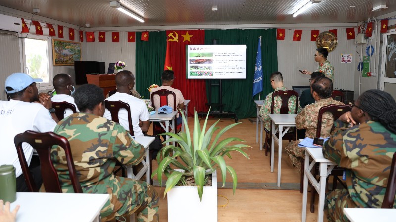 Bệnh viện dã chiến cấp 2 số 7 tổ chức Hội thảo chia sẻ kiến thức và kinh nghiệm về nhận diện, xử trí rắn cắn tại Bentiu, bang Unity, Nam Sudan. (Ảnh: TIẾN PHÚC)