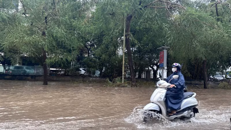 Ngập lụt tại một số khu vực ở Hà Nội sau trận mưa tháng 9/2025. (Ảnh: BÍCH LIÊN)