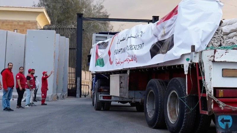 Xe chở hàng viện trợ nhân đạo cho người dân Gaza.
