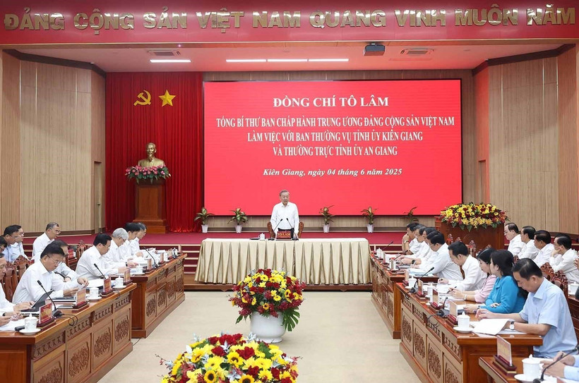Tổng Bí thư Tô Lâm làm việc với Ban Thường vụ Tỉnh ủy Kiên Giang và Thường trực Tỉnh ủy An Giang. (Ảnh: Thống Nhất/TTXVN)