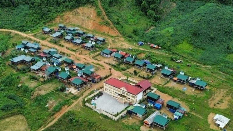 Báo Dân Xã Thủ tướng Chính phủ yêu cầu trước 31/1/2026, hoàn thành xây mới, tái định cư cho những hộ có nhà bị lũ cuốn trôi, sập đổ hoàn toàn. (Ảnh: VGP)