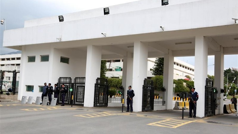 Bên ngoài Tòa nhà Quốc hội ở Pakistan. (Ảnh: Xinhua)