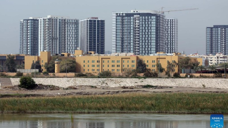 Khu vực bên ngoài Đại sứ quán Mỹ tại Iraq, ảnh chụp ngày 14/3/2026. (Ảnh: XINHUA)