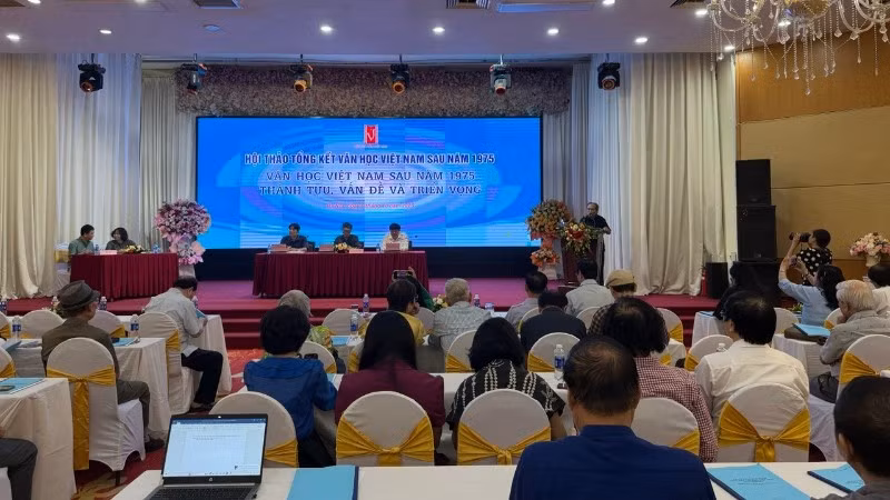 Hội thảo tổng kết văn học Việt Nam sau năm 1975 đã đặt ra yêu cầu về trách nhiệm của người viết trước sự thay đổi của công nghệ. (Ảnh: MAI LỮ)
