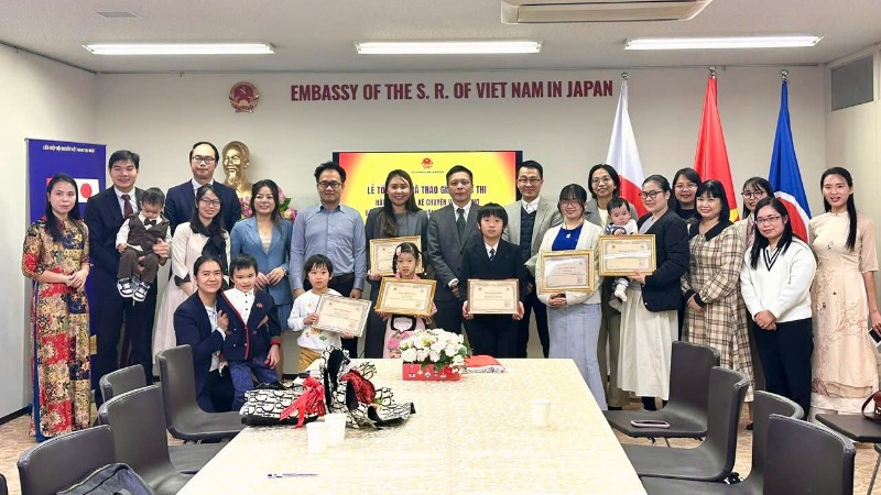 Lễ trao giải Cuộc thi “Kể chuyện, vẽ tranh, hát và đọc thơ về Bác Hồ với thiếu nhi” năm 2025 diễn ra tại Đại sứ quán Việt Nam tại Nhật Bản. (Ảnh: BTC)