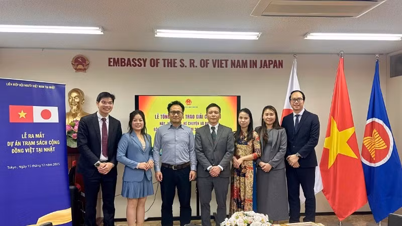 Đại biểu tham dự buổi lễ ra mắt Dự án “Trạm sách cộng đồng người Việt Nam tại Nhật Bản”. (Ảnh: BTC)