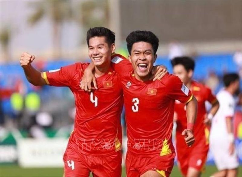 Trung vệ Hiểu Minh ghi bàn nâng tỷ số 2-0 cho U23 Việt Nam trong trận đấu với Jordan tối 6/1. (Ảnh: AFC/TTXVN)