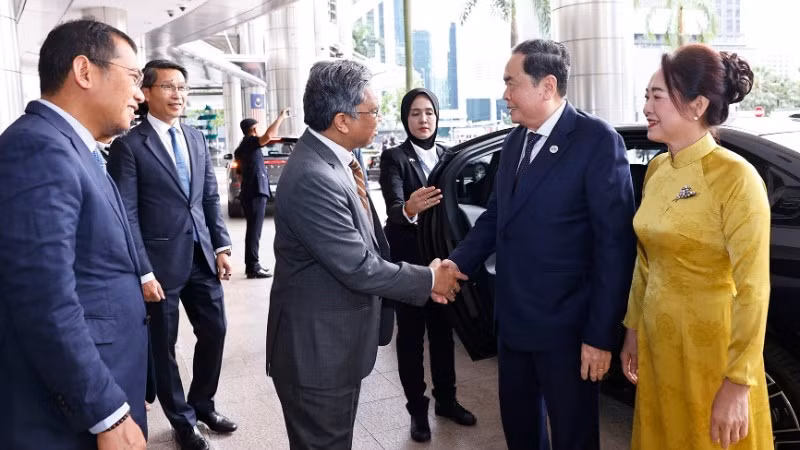 Chủ tịch Quốc hội Trần Thanh Mẫn và Phu nhân thăm và làm việc với Tập đoàn Petronas. (Ảnh: Doãn Tấn/TTXVN)