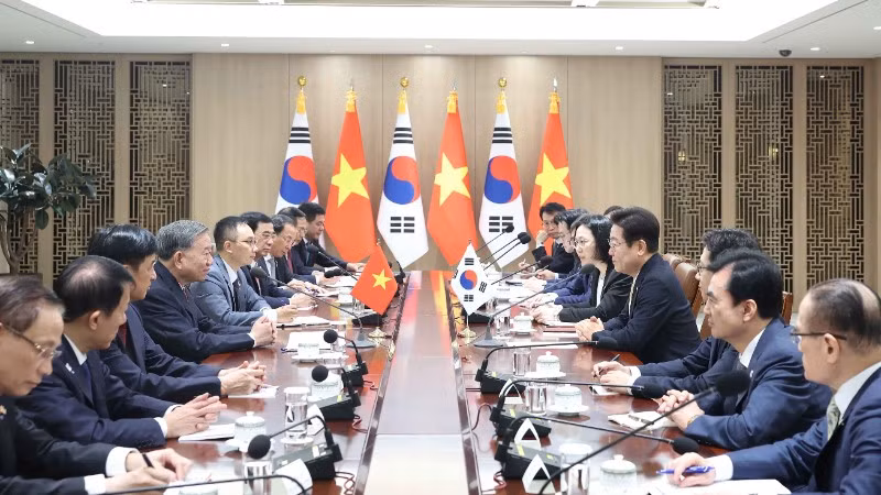 Tổng Bí thư Tô Lâm hội đàm với Tổng thống Hàn Quốc Lee Jae Myung. (Ảnh: Thống Nhất/TTXVN)