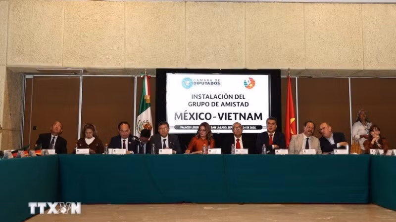 Lễ ký các văn bản liên quan việc thành lập Nhóm nghị sĩ hữu nghị Mexico-Việt Nam. (Ảnh: Phi Hùng/TTXVN)