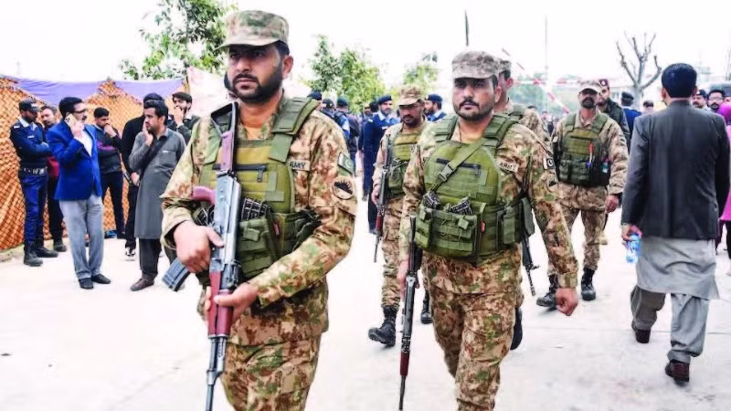 Lực lượng chức năng phong tỏa hiện trường vụ đánh bom.