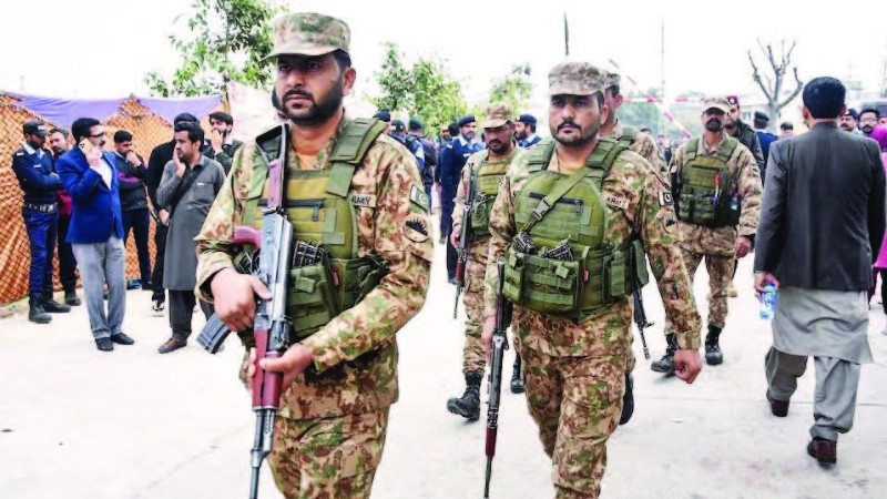 Lực lượng chức năng phong tỏa hiện trường vụ đánh bom.