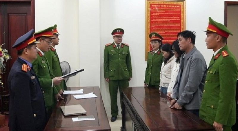 Cơ quan Cảnh sát điều tra Công an tỉnh Nghệ An đọc lệnh khởi tố vụ án, khởi tố bị can.