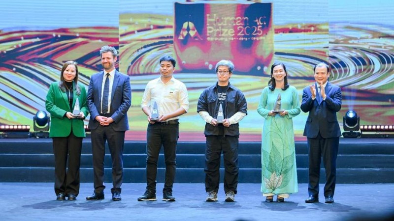 Heineken Việt Nam nhận giải thưởng "Dự án Bền vững" tại Human Act Prize 2025.