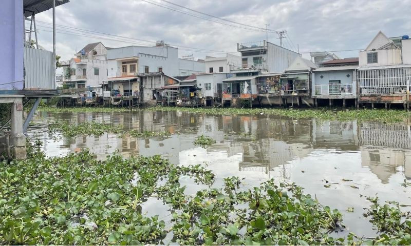 Thị trấn Hòn Đất, vị trí trên kênh Rạch Giá-Hà Tiên, nơi ghi nhận mức độ ô nhiễm cao thời điểm đầu mùa mưa.