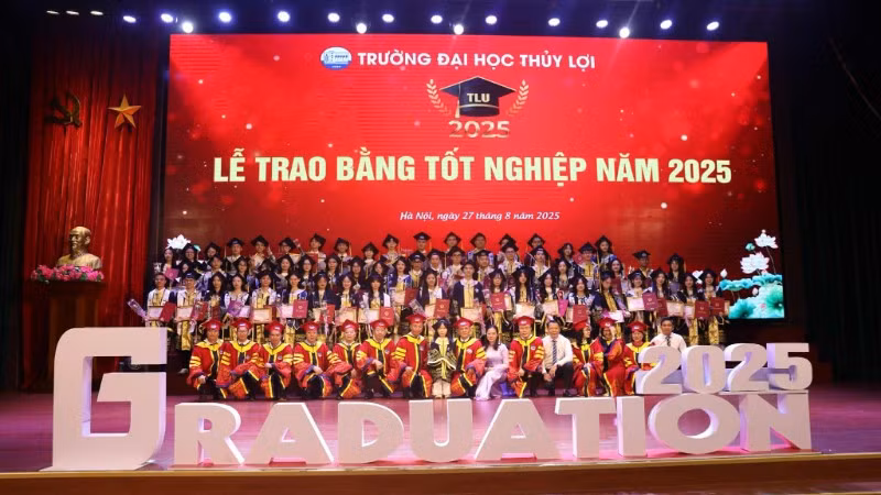 Trường đại học Thủy Lợi trao bằng đợt 2 năm 2025 cho 1.529 sinh viên đại học chính quy.