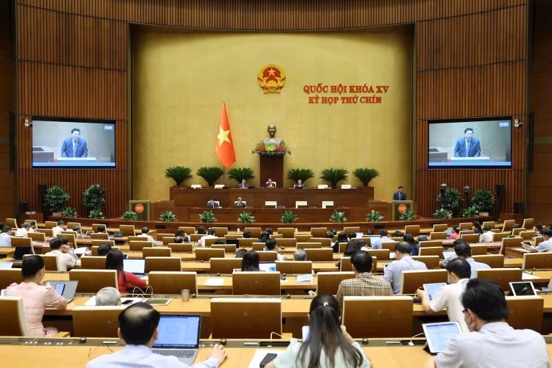 Bộ trưởng Xây dựng Trần Hồng Minh phát biểu giải trình, làm rõ một số vấn đề đại biểu Quốc hội nêu. (Ảnh: ĐĂNG ANH)