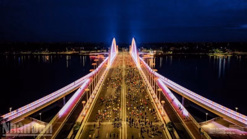 Cầu Nguyễn Hoàng được xây dựng mới với chiều dài cầu khoảng 380m.