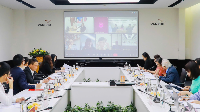 Quang cảnh Tọa đàm “Chuyên gia Việt Nam-Pháp về hợp tác nghiên cứu, sưu tầm tư liệu lịch sử và phát triển nguồn nhân lực Bảo tàng Đảng Cộng sản Việt Nam”.