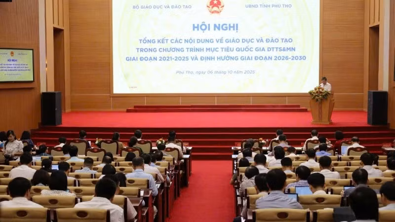 Toàn cảnh hội nghị.
