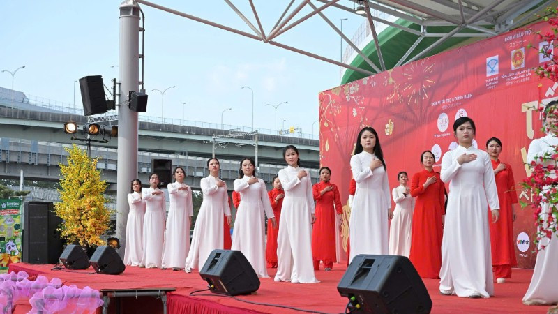 Lễ hội Tết Việt 2026 với chủ đề “Việt Nam rạng ngời” là lời chào mừng đầy ý nghĩa của cộng đồng người Việt Nam tại Nhật Bản đối với thành công của Đại hội đại biểu toàn quốc lần thứ XIV của Đảng.