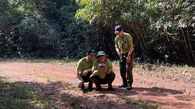 Nhân viên kiểm lâm Khu Bảo tồn-Thiên nhiên-Văn hóa Đồng Nai tuần tra rừng.